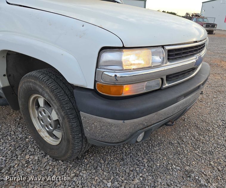 image for item EU3864 2005 Chevrolet Suburban SUV