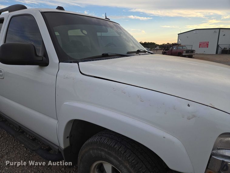 image for item EU3864 2005 Chevrolet Suburban SUV