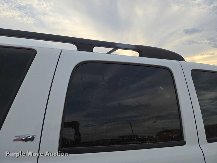 image for item EU3864 2005 Chevrolet Suburban SUV