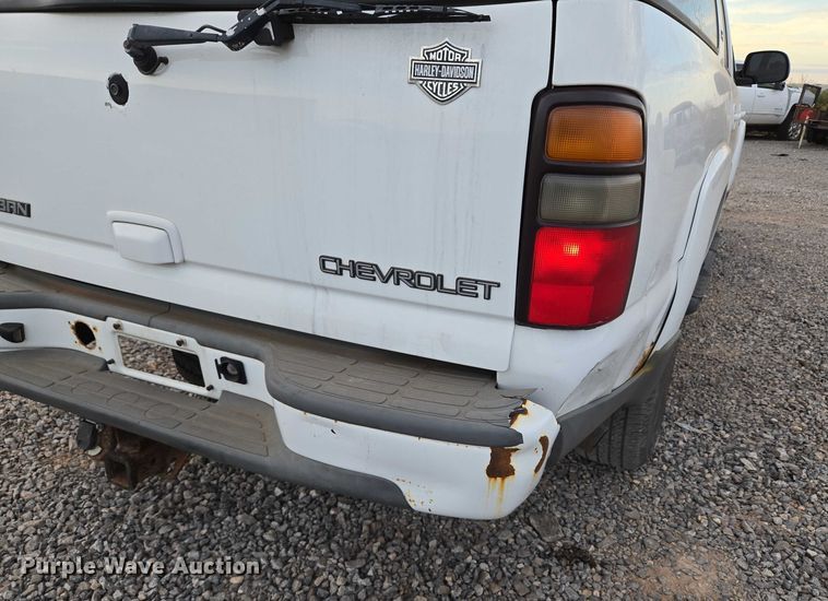 image for item EU3864 2005 Chevrolet Suburban SUV