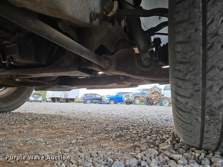 image for item EU3864 2005 Chevrolet Suburban SUV