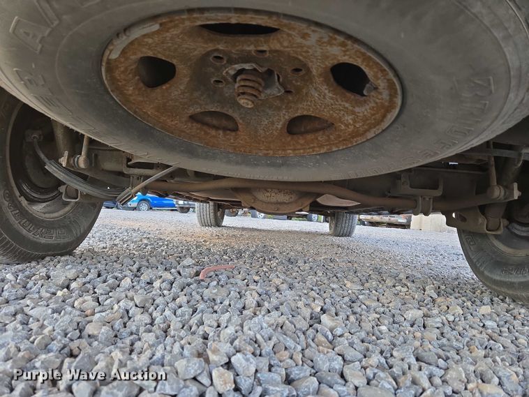 image for item EU3864 2005 Chevrolet Suburban SUV