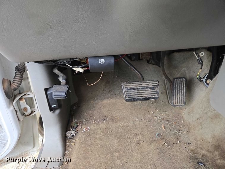 image for item EU3864 2005 Chevrolet Suburban SUV