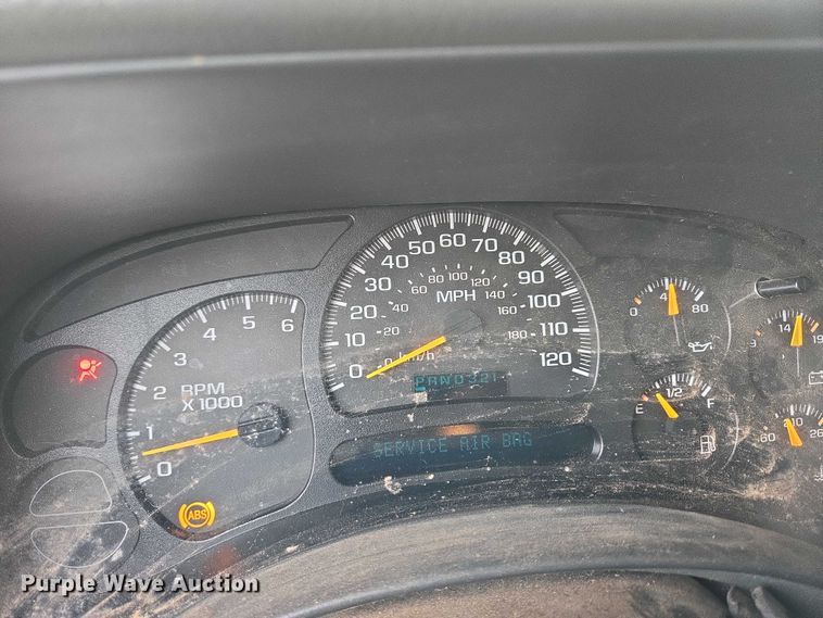 image for item EU3864 2005 Chevrolet Suburban SUV