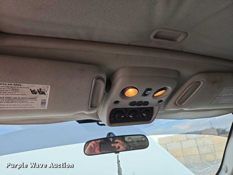 image for item EU3864 2005 Chevrolet Suburban SUV