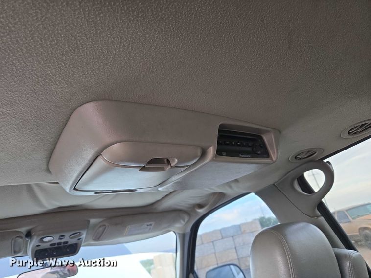 image for item EU3864 2005 Chevrolet Suburban SUV