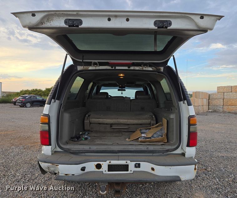 image for item EU3864 2005 Chevrolet Suburban SUV