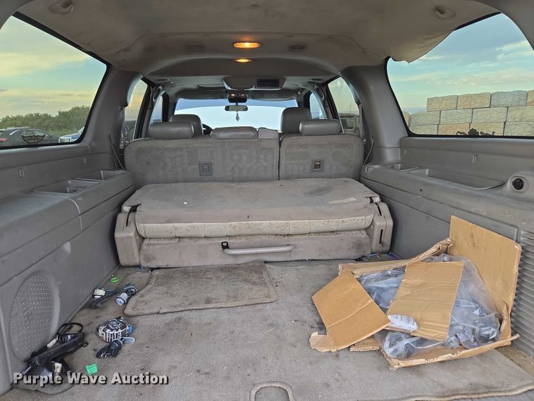 image for item EU3864 2005 Chevrolet Suburban SUV