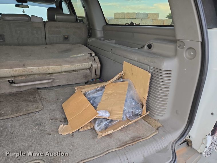 image for item EU3864 2005 Chevrolet Suburban SUV