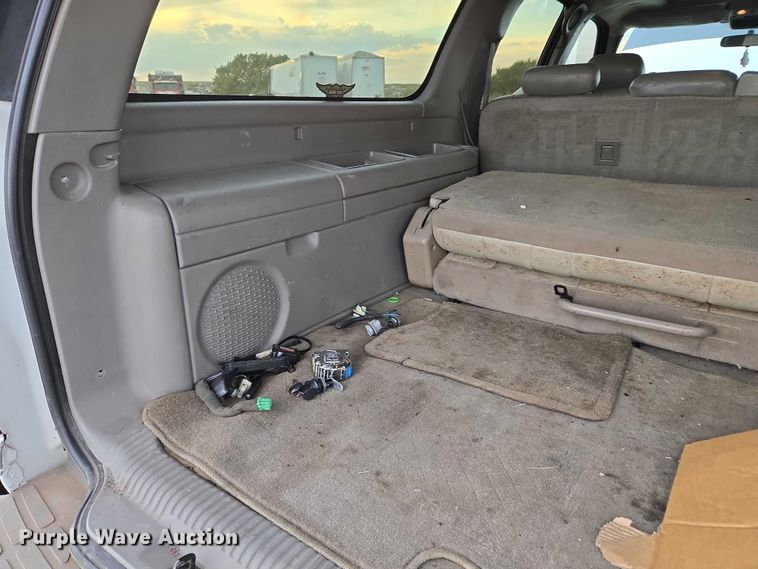 image for item EU3864 2005 Chevrolet Suburban SUV