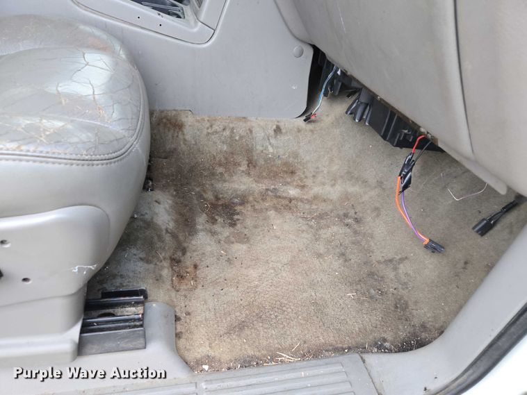 image for item EU3864 2005 Chevrolet Suburban SUV