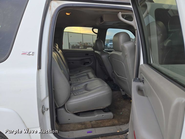 image for item EU3864 2005 Chevrolet Suburban SUV