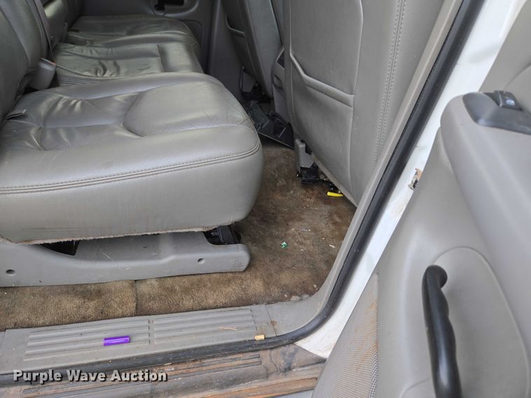 image for item EU3864 2005 Chevrolet Suburban SUV