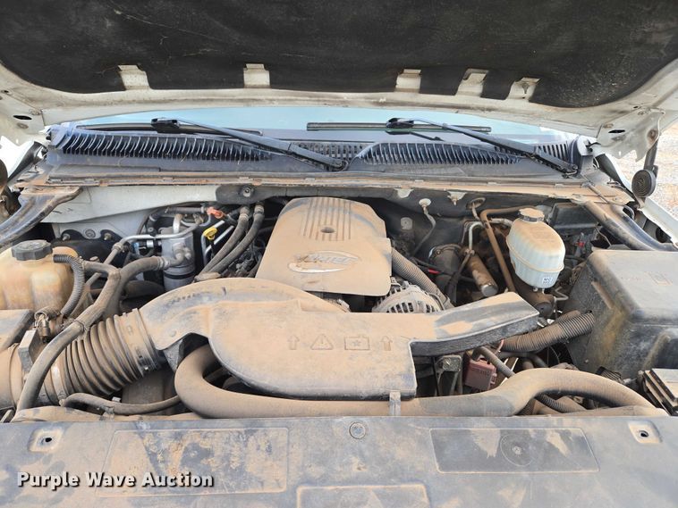 image for item EU3864 2005 Chevrolet Suburban SUV