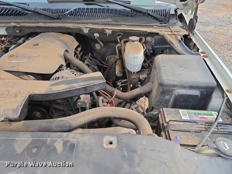 image for item EU3864 2005 Chevrolet Suburban SUV