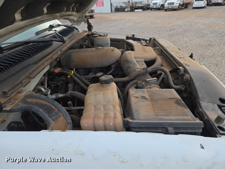 image for item EU3864 2005 Chevrolet Suburban SUV