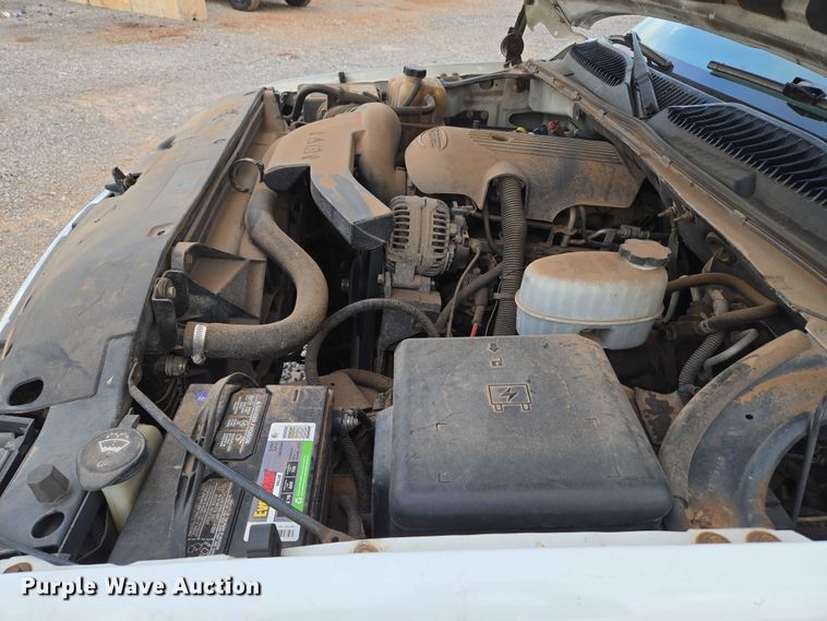 image for item EU3864 2005 Chevrolet Suburban SUV