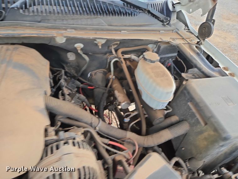 image for item EU3864 2005 Chevrolet Suburban SUV