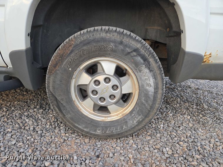 image for item EU3864 2005 Chevrolet Suburban SUV