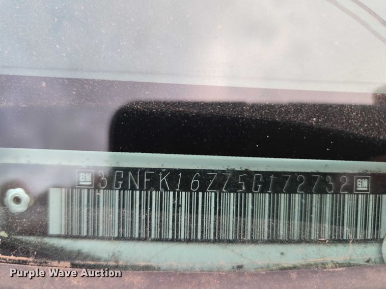 image for item EU3864 2005 Chevrolet Suburban SUV