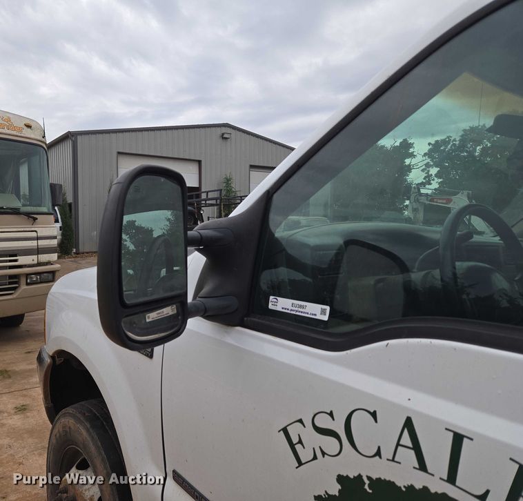 image for item EU3897 2000 Ford F550 Super Duty XLT flatbed truck