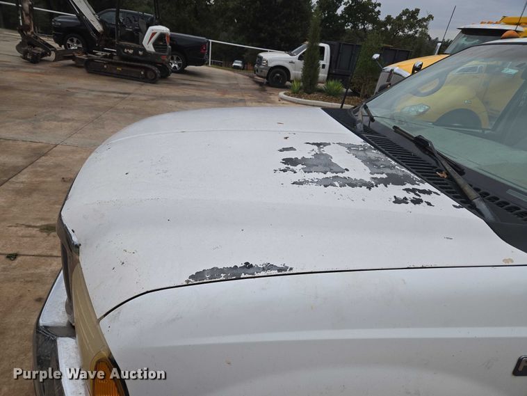 image for item EU3897 2000 Ford F550 Super Duty XLT flatbed truck