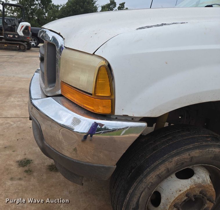 image for item EU3897 2000 Ford F550 Super Duty XLT flatbed truck