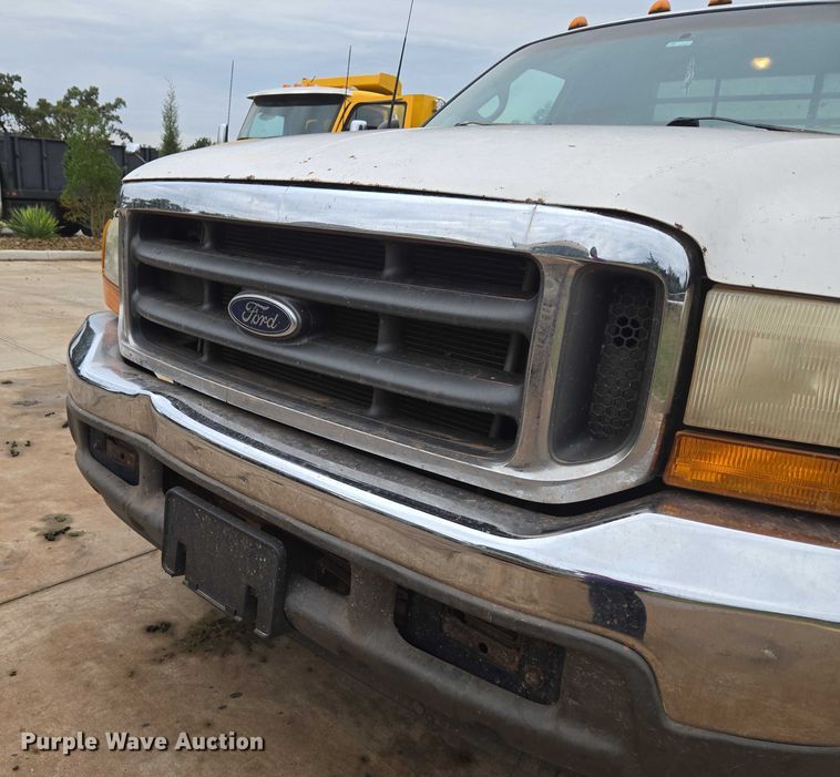 image for item EU3897 2000 Ford F550 Super Duty XLT flatbed truck