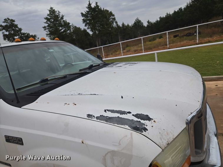 image for item EU3897 2000 Ford F550 Super Duty XLT flatbed truck