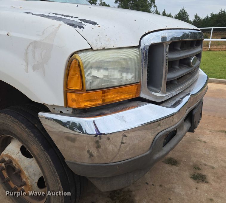 image for item EU3897 2000 Ford F550 Super Duty XLT flatbed truck