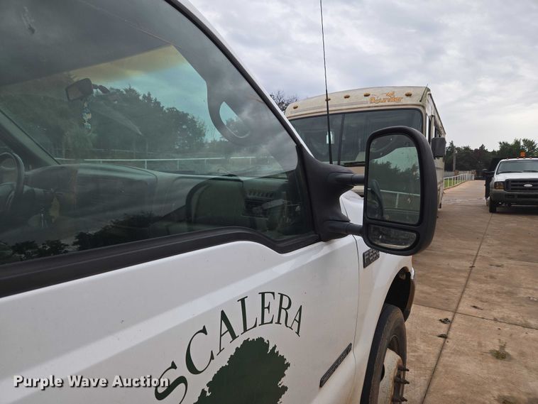 image for item EU3897 2000 Ford F550 Super Duty XLT flatbed truck