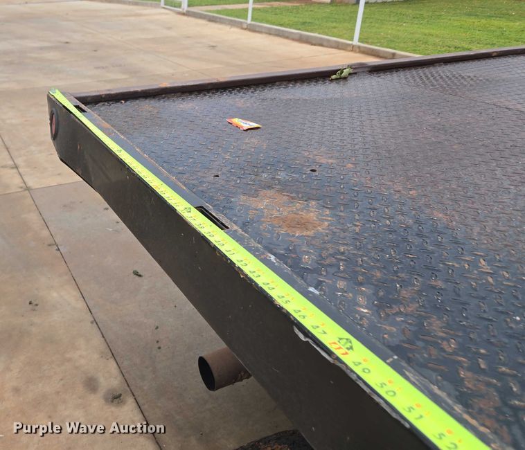 image for item EU3897 2000 Ford F550 Super Duty XLT flatbed truck