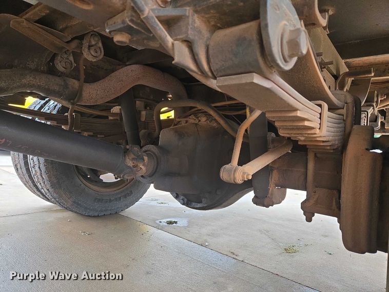 image for item EU3897 2000 Ford F550 Super Duty XLT flatbed truck