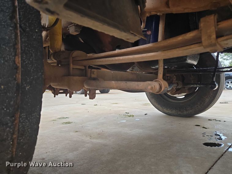 image for item EU3897 2000 Ford F550 Super Duty XLT flatbed truck