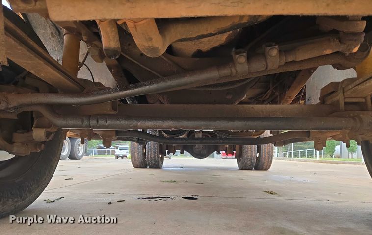 image for item EU3897 2000 Ford F550 Super Duty XLT flatbed truck