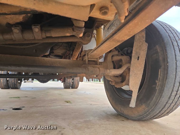 image for item EU3897 2000 Ford F550 Super Duty XLT flatbed truck