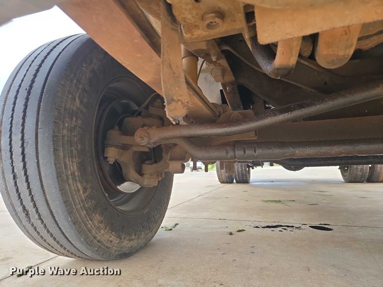 image for item EU3897 2000 Ford F550 Super Duty XLT flatbed truck