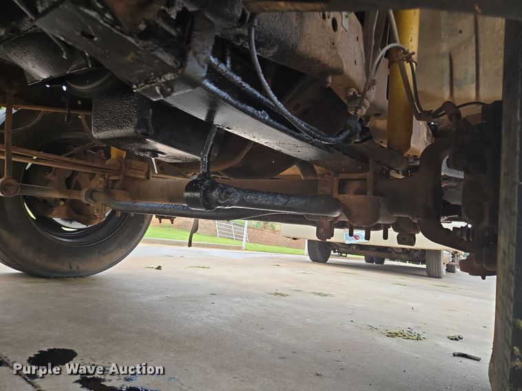 image for item EU3897 2000 Ford F550 Super Duty XLT flatbed truck