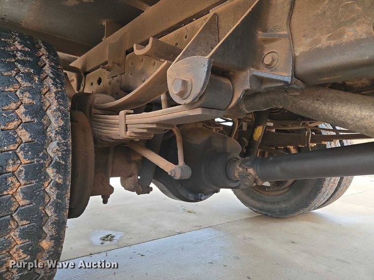 image for item EU3897 2000 Ford F550 Super Duty XLT flatbed truck