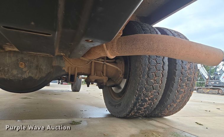 image for item EU3897 2000 Ford F550 Super Duty XLT flatbed truck