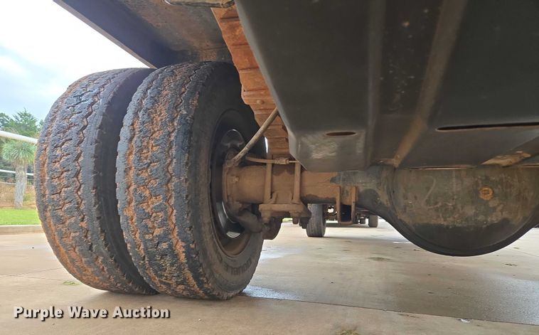 image for item EU3897 2000 Ford F550 Super Duty XLT flatbed truck