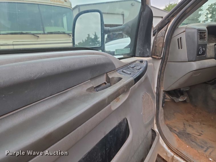 image for item EU3897 2000 Ford F550 Super Duty XLT flatbed truck