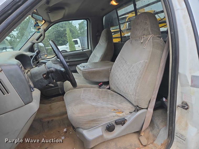 image for item EU3897 2000 Ford F550 Super Duty XLT flatbed truck