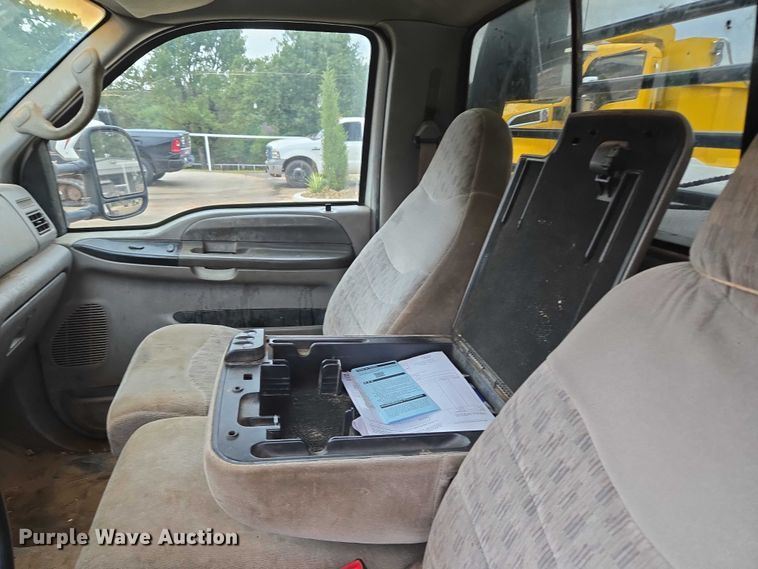 image for item EU3897 2000 Ford F550 Super Duty XLT flatbed truck