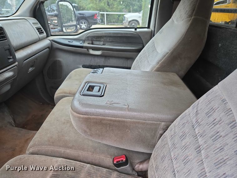 image for item EU3897 2000 Ford F550 Super Duty XLT flatbed truck