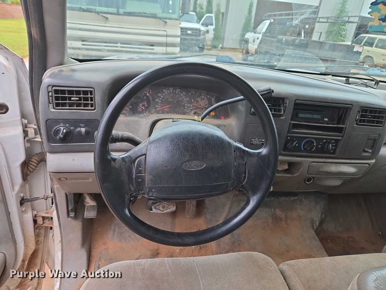 image for item EU3897 2000 Ford F550 Super Duty XLT flatbed truck