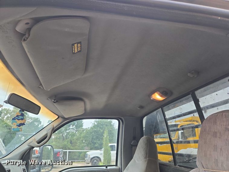 image for item EU3897 2000 Ford F550 Super Duty XLT flatbed truck