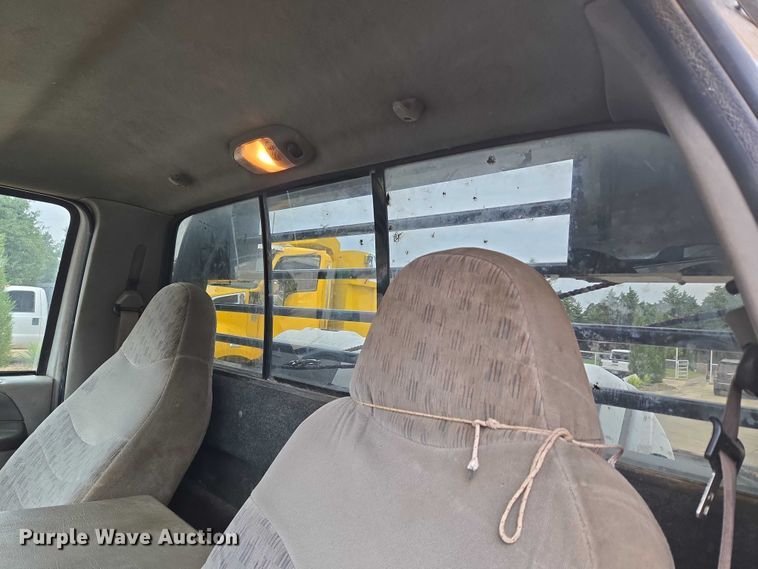 image for item EU3897 2000 Ford F550 Super Duty XLT flatbed truck