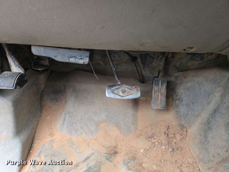 image for item EU3897 2000 Ford F550 Super Duty XLT flatbed truck