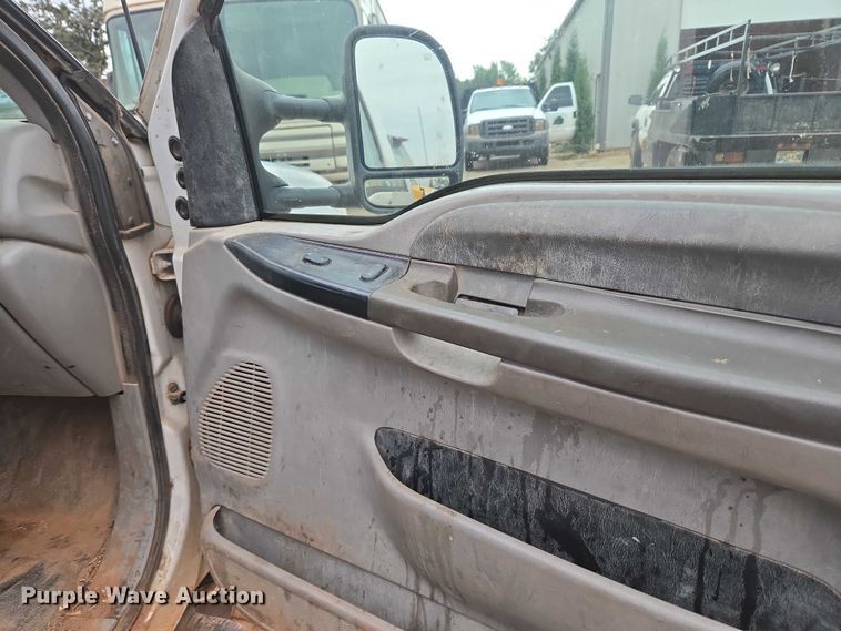 image for item EU3897 2000 Ford F550 Super Duty XLT flatbed truck